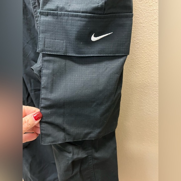 Nike - NWT - XL -  Black Cargo Pants - Oversized fit - Mid Rise stacked Length - Picture 9 of 15